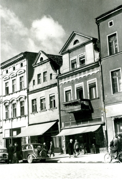 Domy nr 7 i 8 na Rynku w Lesznie w 1955 r. (fot. Maniewska, AWUOZL), zdjęcie nr 5