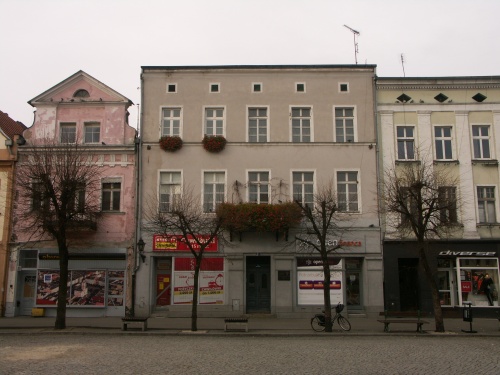 Leszno. Kamienica Rynek 9. Elewacja frontowa, stan współczesny. (fot. M. Urban, 2015 r.)
