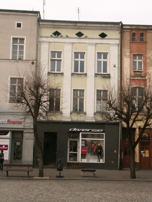 Leszno. Kamienica Rynek 10. Elewacja frontowa. (fot. Maciej Urban, 2015 r.)
