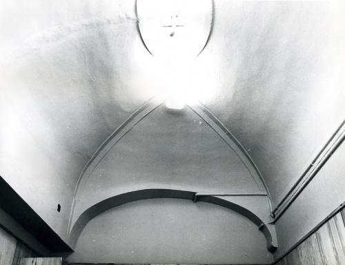 Leszno. Kamienica Rynek 14. Sklepienie sieni wejściowej. (fot. C. Maćkowiak, 1977 r., AWUOZL)