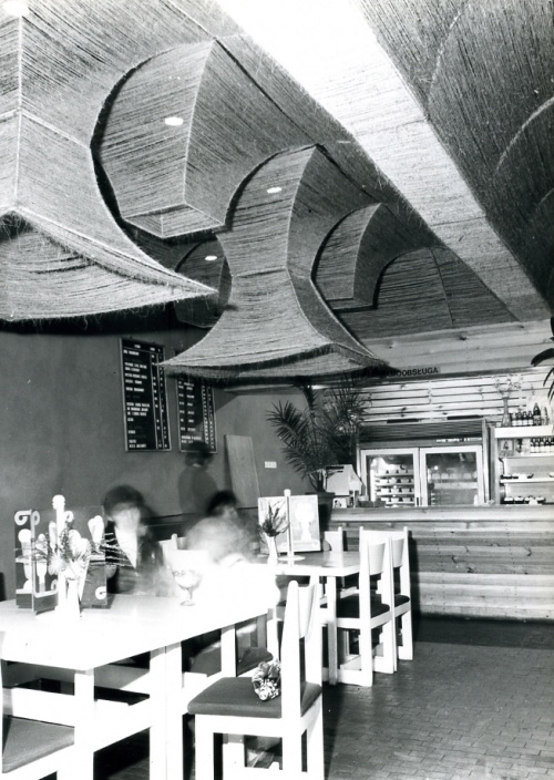 Leszno. Kamienica Rynek 32. Wnętrze coctail-baru w aranżacji z 1978 r., stan nieistniejacy. (fot. H. Nowakowska, AWUOZL)