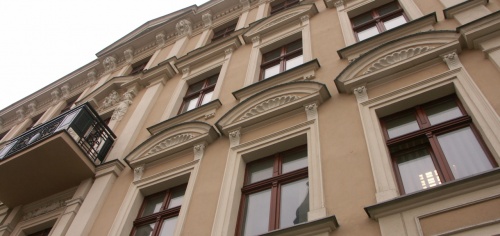 Leszno. Kamienica Rynek 33. Elewacja frontowa, stan obecny. (fot. M. Urban, 2015 r.)