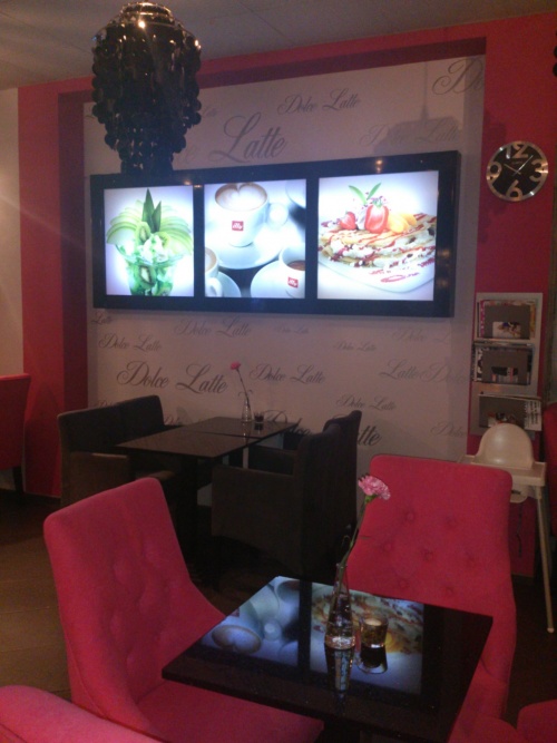 Leszno. Kamienica Rynek 38. Wnętrze budynku, w którym obecnie działa kawiarnia 