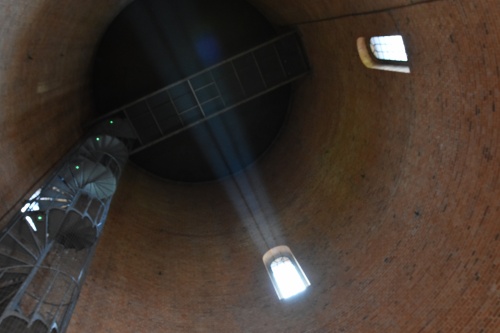 Wnętrze wieży wodnej w Lesznie. (fot. M. Urban, 2016 r.)