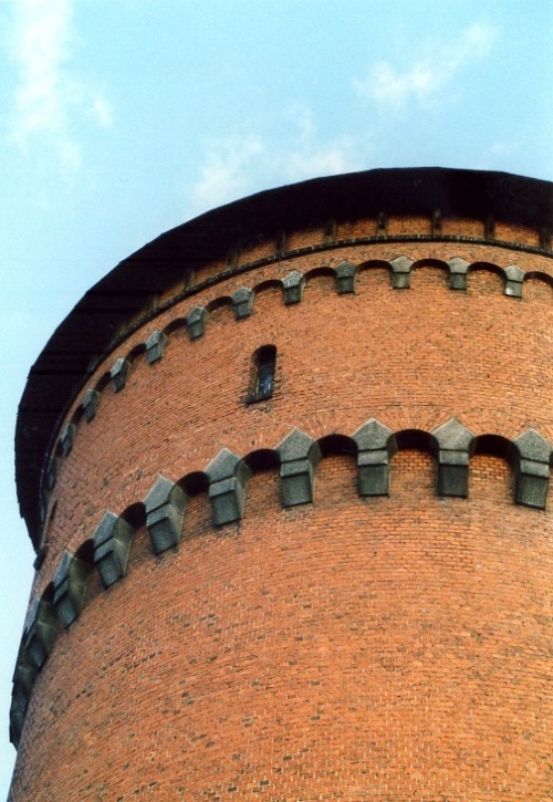 Architektura wieży wodnej Frantza Salbacha nawiązuje stylistycznie do średniowiecznych fortyfikacji. (fot. M. Urbaniak)