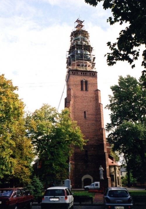 Remont wieży kościoła w 2004 r. (AWUOZL)